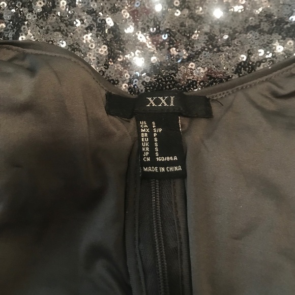 Forever 21 Sequin Crop Top - Picture 3 of 5